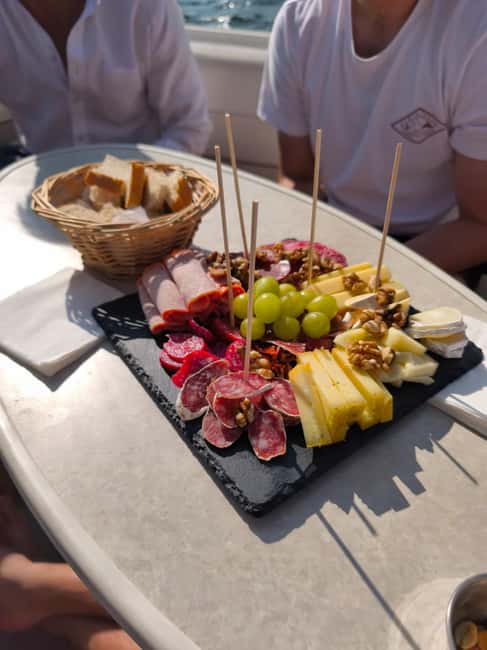 Porto: Douro River Boat Tour with Port Wine Tasting - Why this small Douro cruise feels different