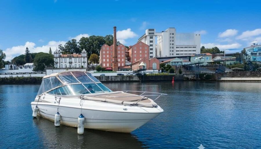 Porto: Douro River Boat Tour with Port Wine Tasting - Heading toward Dom Luís Bridge and Ribeira