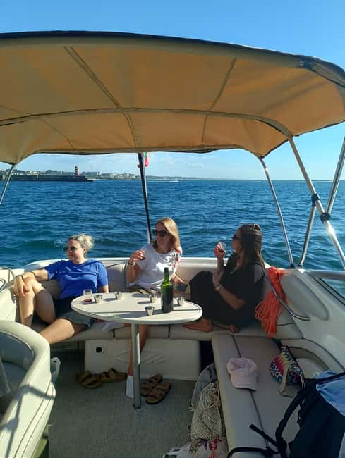Porto: Douro River Boat Tour with Port Wine Tasting - How the guide shapes the experience