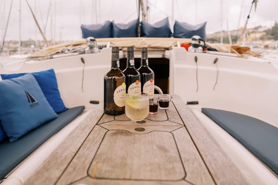 Porto: Douro river Boat tour with wine tasting (small group) - Ribeira and Gaia from the water