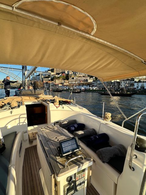 Porto: Douro river Boat tour with wine tasting (small group) - A small-group wine tasting on board