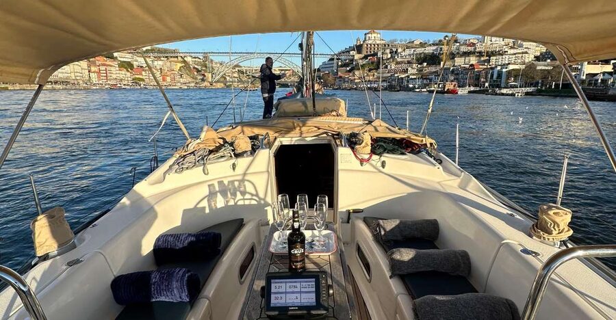 Porto: Douro river Boat tour with wine tasting (small group) - Comfort, crew, and the pace of the trip