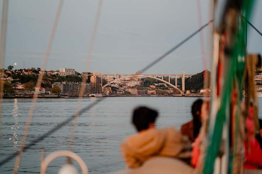 Porto Douro River Cruise: Sunny Day & Peaceful Sunset - Leaving Marina da Afurada and settling into the boat