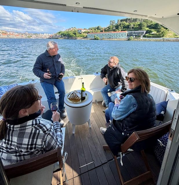 Porto: Douro River Cruise / Welcome Drink/with sunset option - The first hour on the water