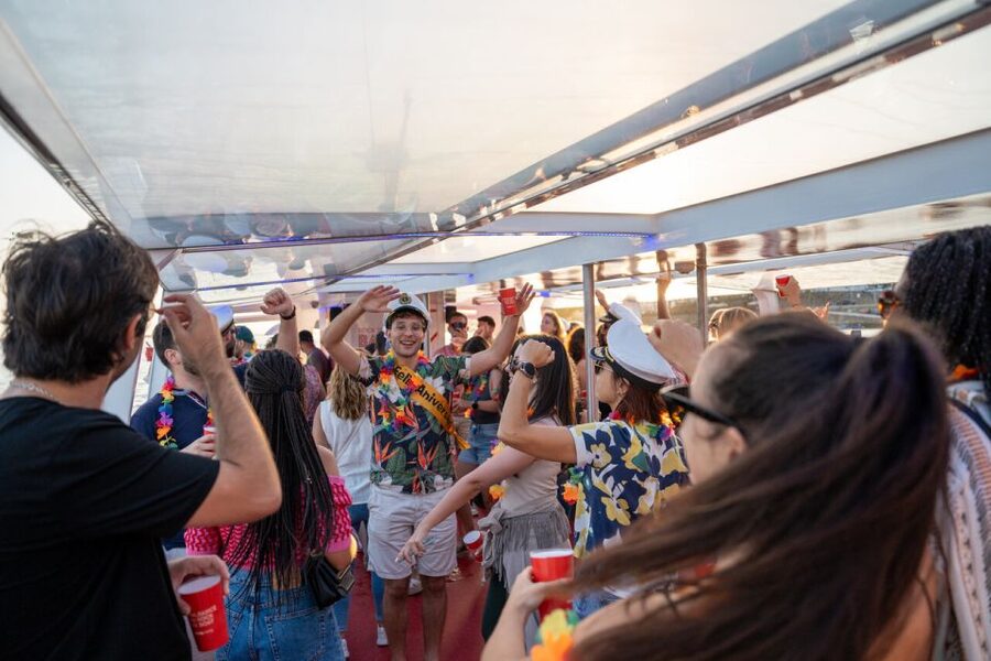 Porto: Douro River Party Boat with Sunset Option & 6 Bridges - Booking advice for different kinds of visitors