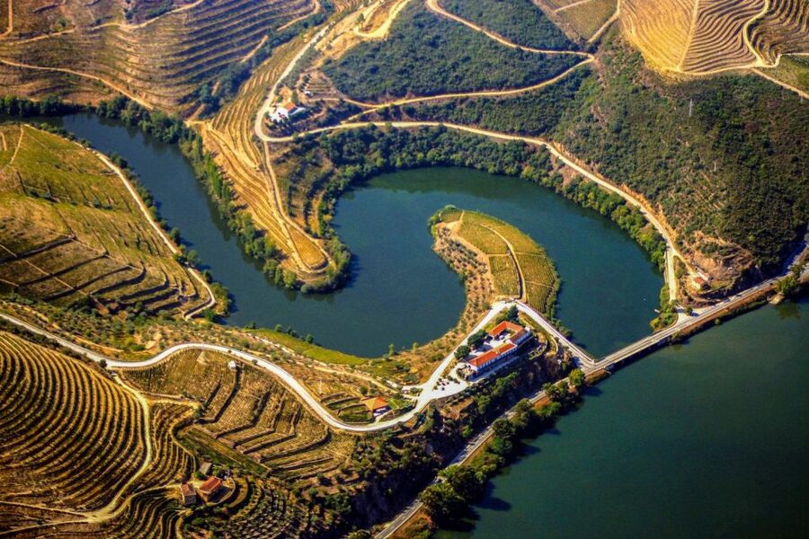 Porto: Douro Valley Full-Day Boat, Train, and Lunch Tour - The short train ride beside the Douro