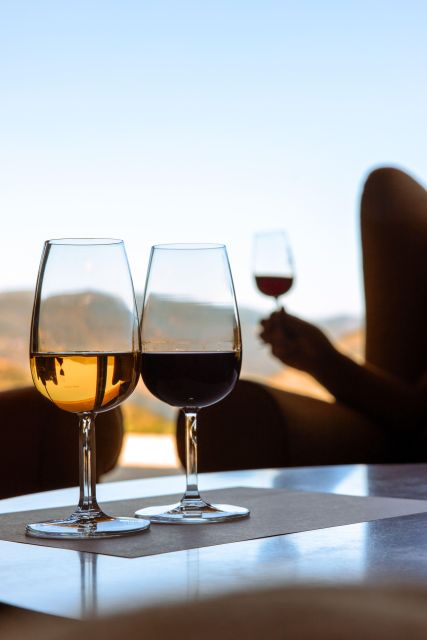 Porto: Douro Valley Full-Day Boat, Train, and Lunch Tour - The guides make the busy schedule work