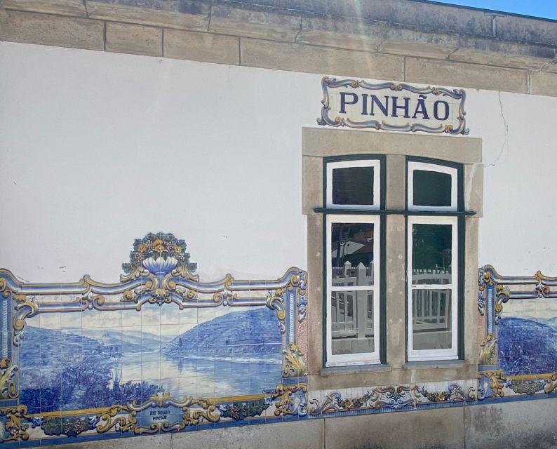 Porto: Douro Valley Private Tour 2 Vineyards & River Cruise - First vineyard visit: wine and olive oil