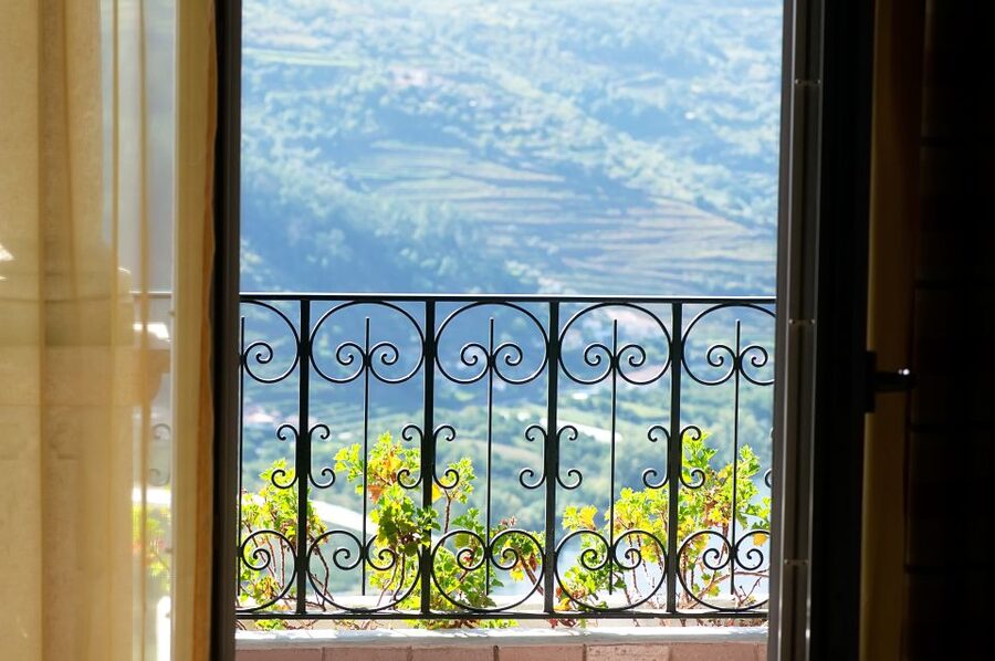 Porto: Douro Valley Tour with Wine Tasting, Cruise and Lunch - The Pinhão Cruise: The Valley from the Water