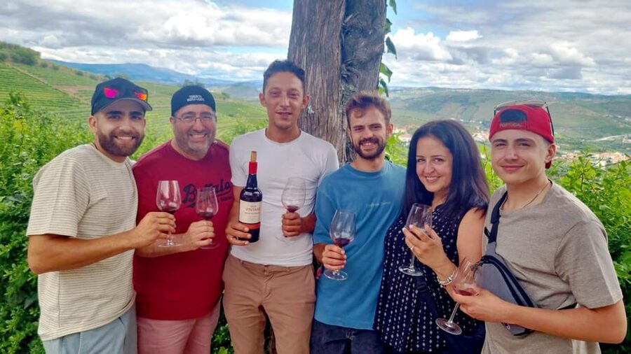Porto: Douro Valley Vineyards Tour with Lunch & River Cruise - Lunch at a vineyard in the Sabrosa area