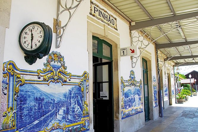 Porto: Douro Valley Wine Tour Including Lunch - Lunch with a view in the Douro Valley