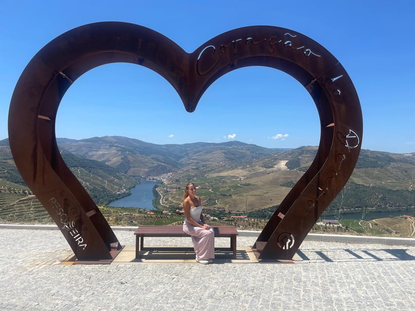 Porto: Douro Valley Wine Tour with a Sommelier & Boat Trip - A traditional lunch in Pinhão