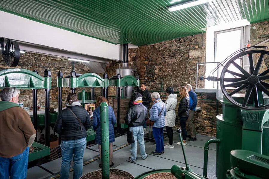 Porto: Douro Wine Tour with Lunch and River Cruise - Pinhão and the Rabelo Boat Cruise