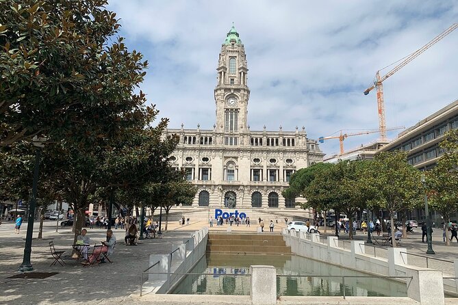 Porto Downtown and Sightseeing Bike Tour - A small Renaissance building with a big claim