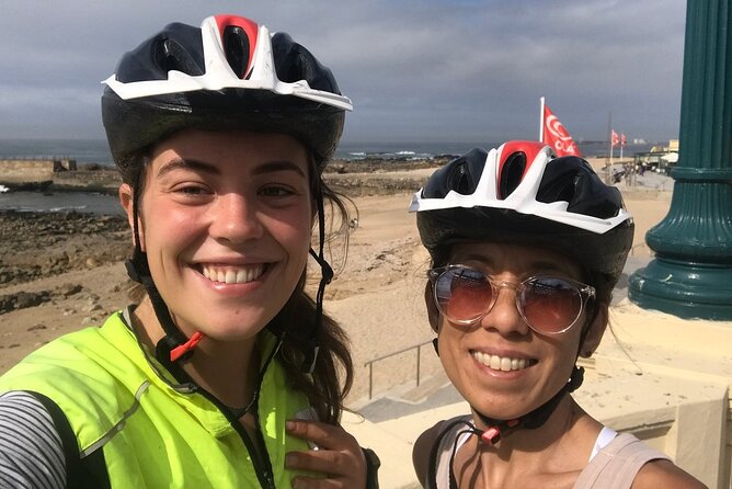 Porto Downtown and Sightseeing Bike Tour - Praia do Molhe: the ocean pause