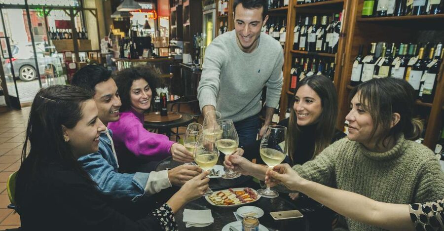 Porto: Evening Local Food Crawl with Drink Pairings - Key points before you book