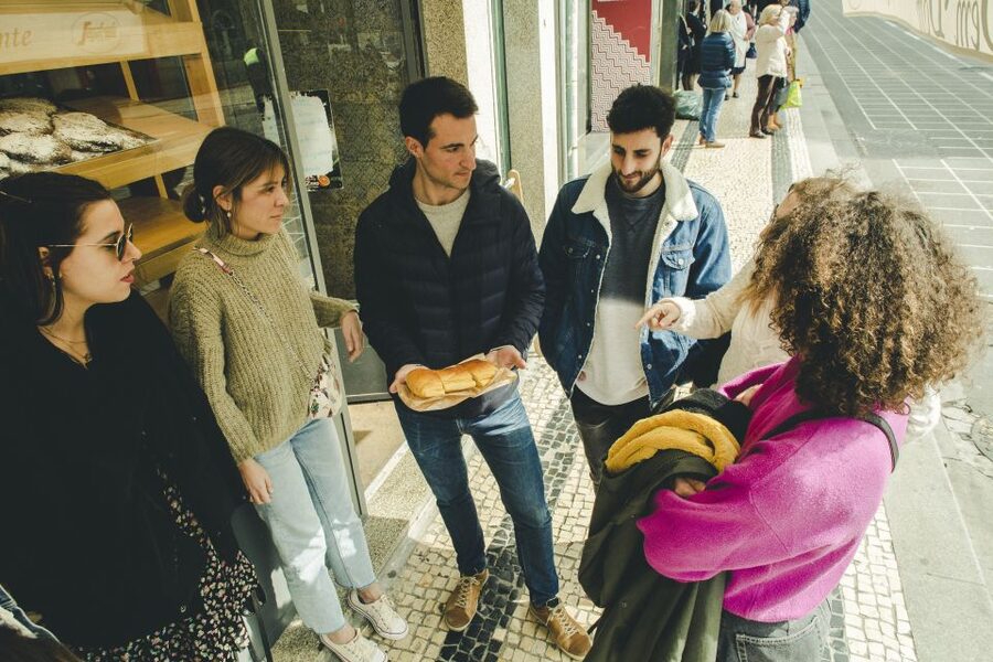 Porto: Evening Local Food Crawl with Drink Pairings - The guide can shape the whole night