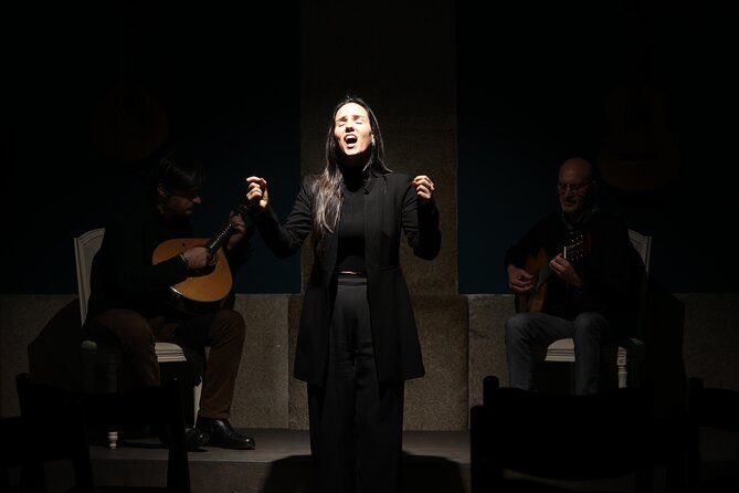 Porto : Fado and Porto Wine Show at the Trinity Noble Hall - Why the Trinity Hall changes the mood