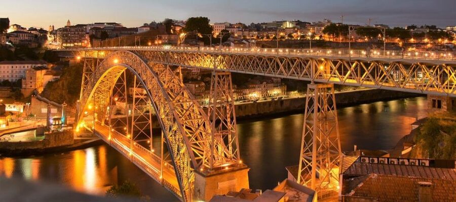 Porto Fado Night Show + Dinner - The city lights are part of the performance