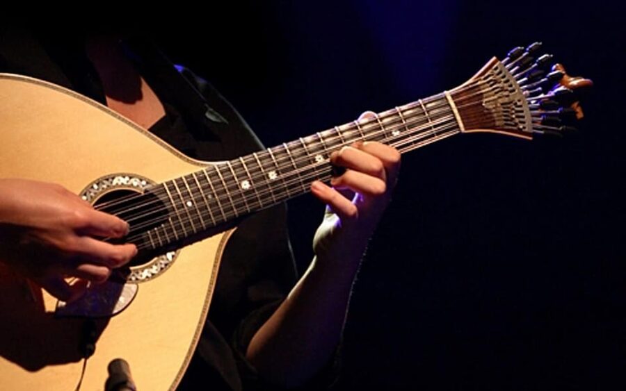 Porto: Fado Show with Dinner in a Traditional Fado House - Why this Fado evening feels more personal