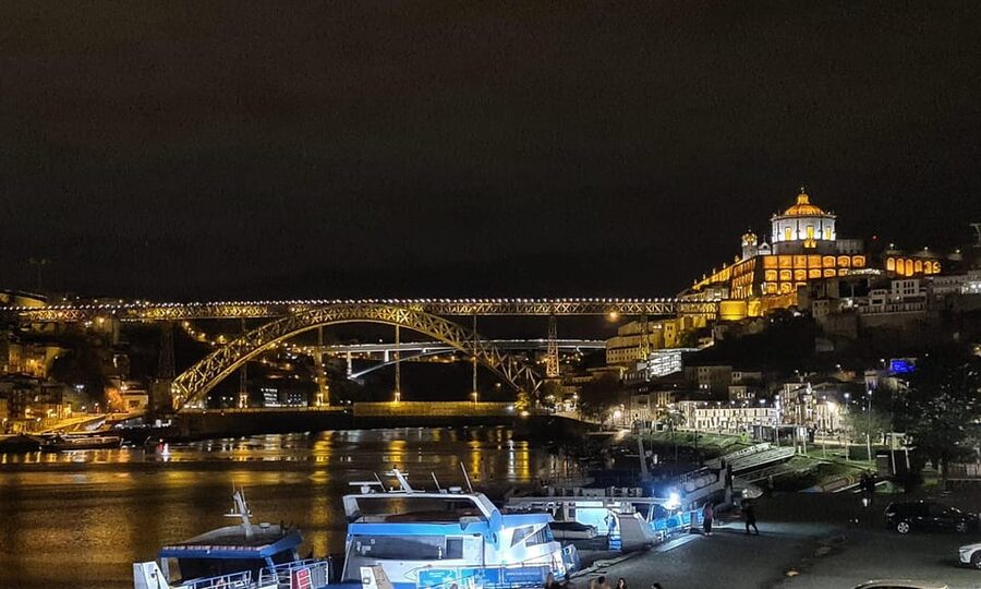 Porto: Fado Show with Dinner in a Traditional Fado House - What dinner adds, and where it falls short