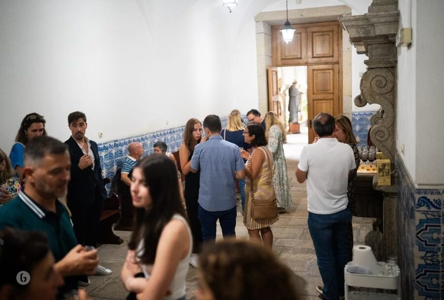 “Porto: Fado Show with Guided Tour in a Historic Monastery” - The monastery tour and its church details
