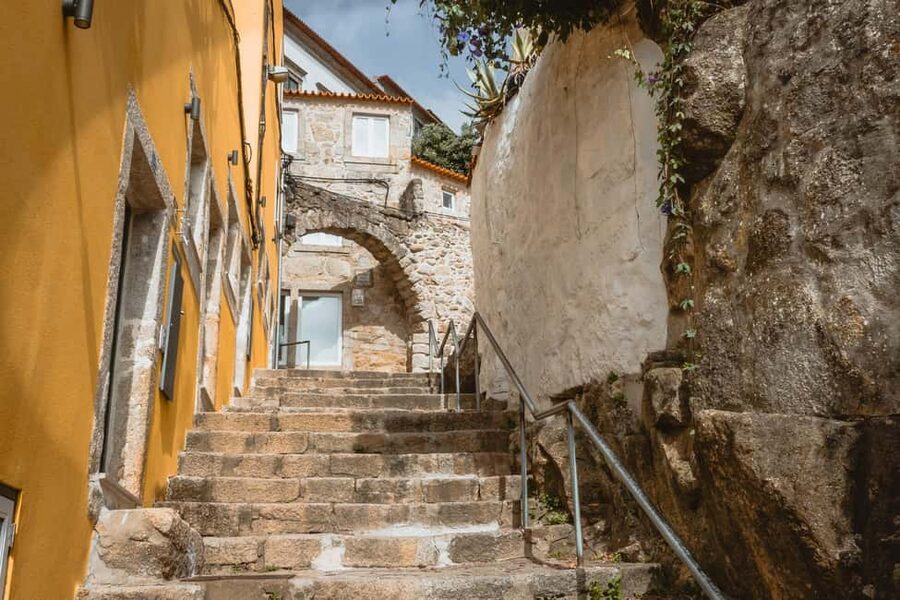 Porto: Flexible Walking Tour in Historic Center - Sé Cathedral and the upper city