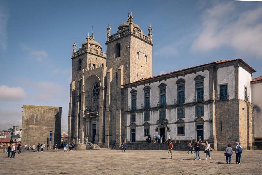 Porto: Flexible Walking Tour in Medieval Area - What the Walkbox app adds