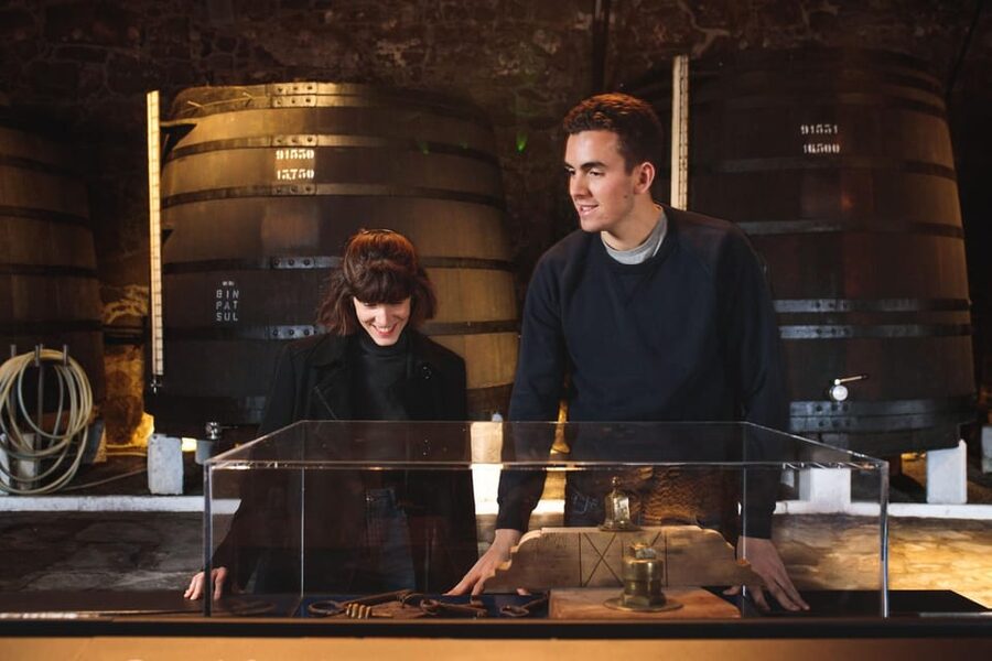 Porto: Fonseca Cellar Tour & Fado Show with Optional Dinner - Adding the three-course dinner at WOW Porto