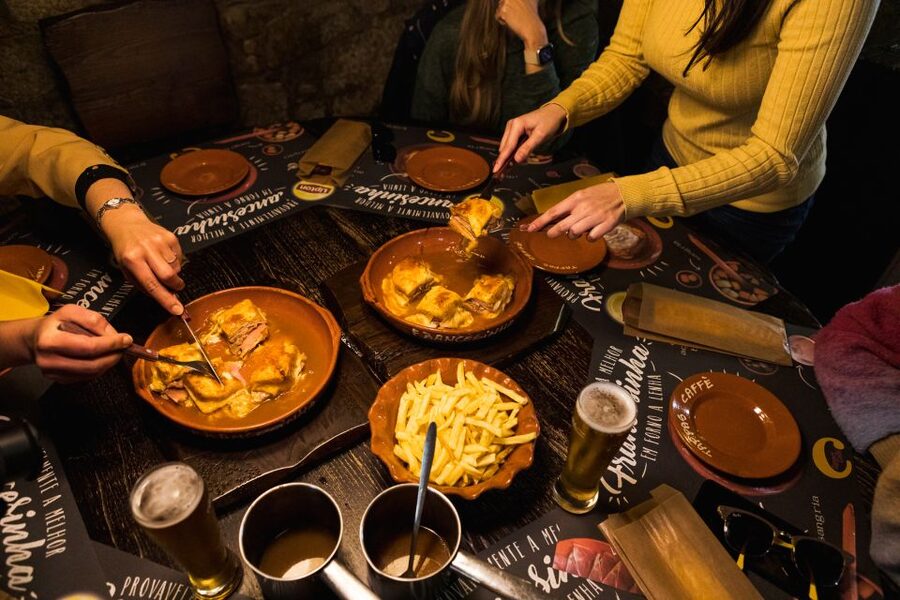 Porto: Food & Wine Tasting Walking Tour with Port Wine Cave - Key points at a glance