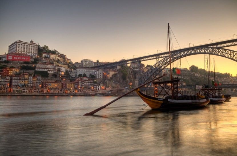 Porto: Full-Day All-Inclusive Private City Sightseeing Tour - Learning how Port wine is made