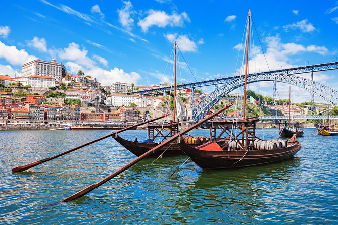 Porto: Full Day City Tour - São Bento Station and its 20,000 tiles