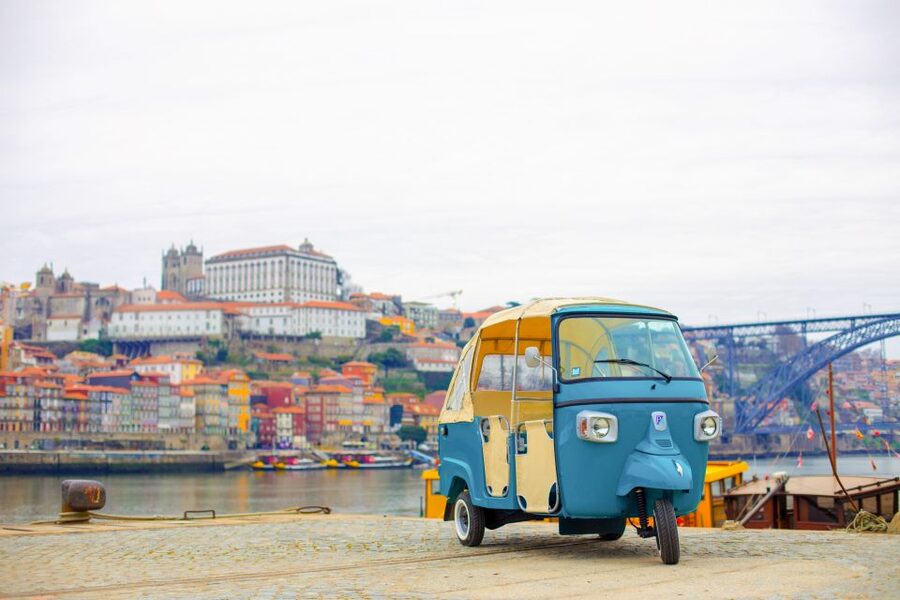 Porto: Full-Day Private Tuk Tuk Tour - Carmo Church, Carmelite Church, and Lello Bookstore