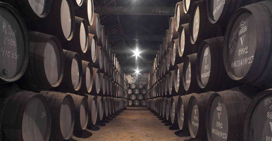 Porto: Graham's Port Lodge Tour with Premium Wine Tastings - Arriving at Rua do Agro 141