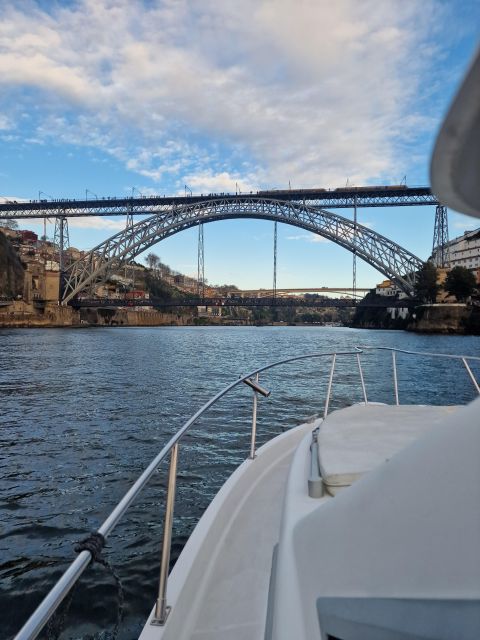 Porto: Guide Boat tour with tasting of 4 Port wines - Four Port wines, not just a quick toast