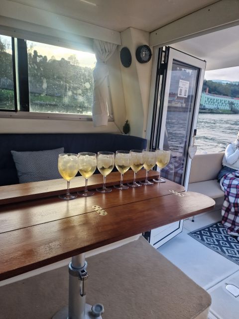 Porto: Guide Boat tour with tasting of 4 Port wines - Ribeira, Gaia, and the bridges overhead