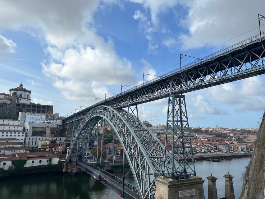 Porto: Guided City Highlights Walking Tour - Porto Cathedral and the medieval lanes