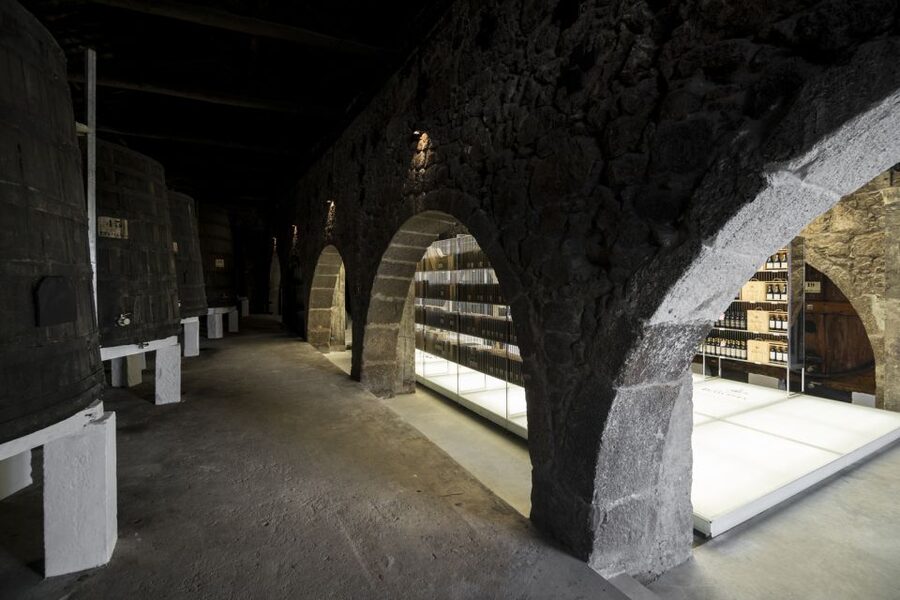 Porto: Guided City Walking Tour & Port Wine Cellar - São Bento Station and Porto’s tiled story