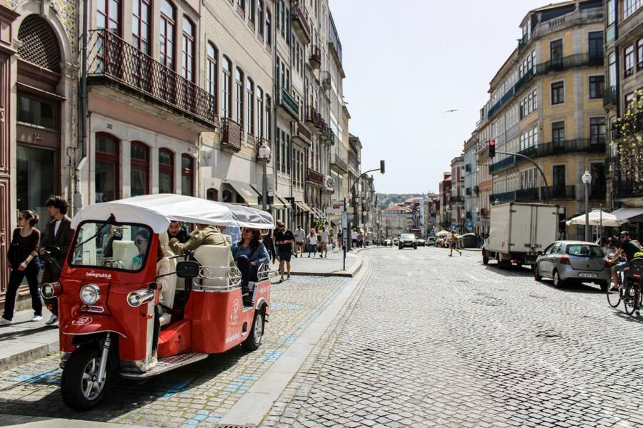 Porto: Guided Tour by Tuk-Tuk & Optional Douro River Cruise - Aliados Avenue, Clérigos Tower, and Lello Bookshop