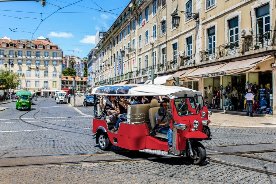 Porto: Guided Tour by Tuk-Tuk & Optional Douro River Cruise - Down to the Douro and through Miragaia