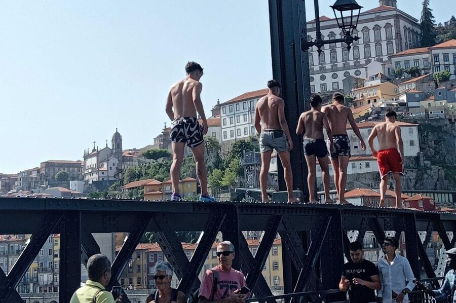 Porto: Guided Walking Tour - What the $41 price gets you