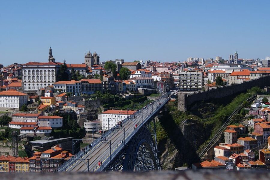 Porto: Guided Walking Tour and Lello Bookshop - Porto’s old center in one well-planned walk