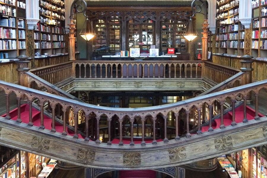 Porto: Guided Walking Tour and Lello Bookshop - What the guides add to the experience