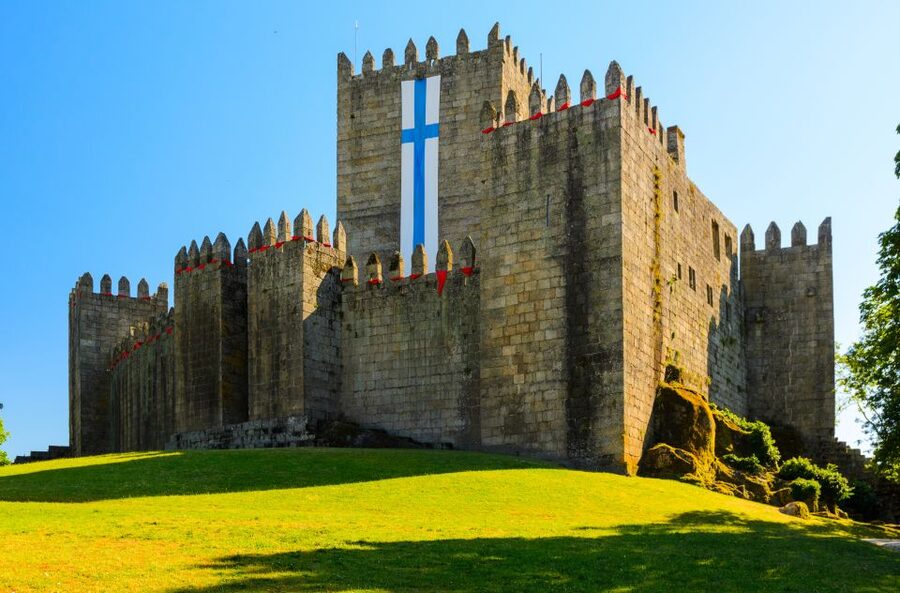 Porto: Guimarães & Braga Tour with Entry Tickets and Lunch - Guimarães Castle and the making of Portugal