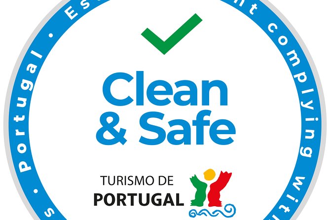 Porto Half-Day Private Tour with Tuk Tuk and Lello Bookstore - Crossing the Dom Luís I Bridge