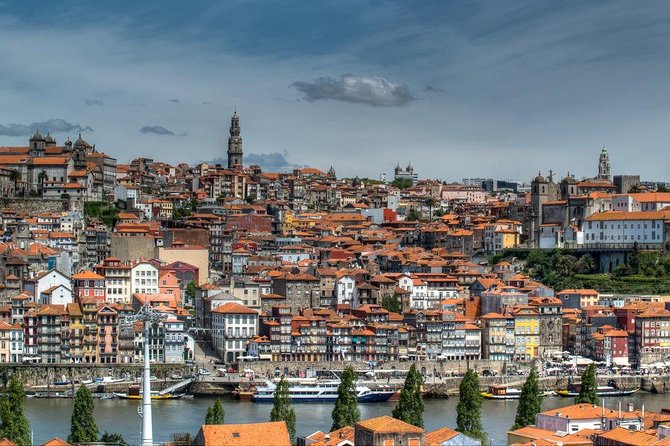 Porto Half-Day Private Tour with Tuk Tuk and Lello Bookstore - Livraria Lello and the value of priority entry