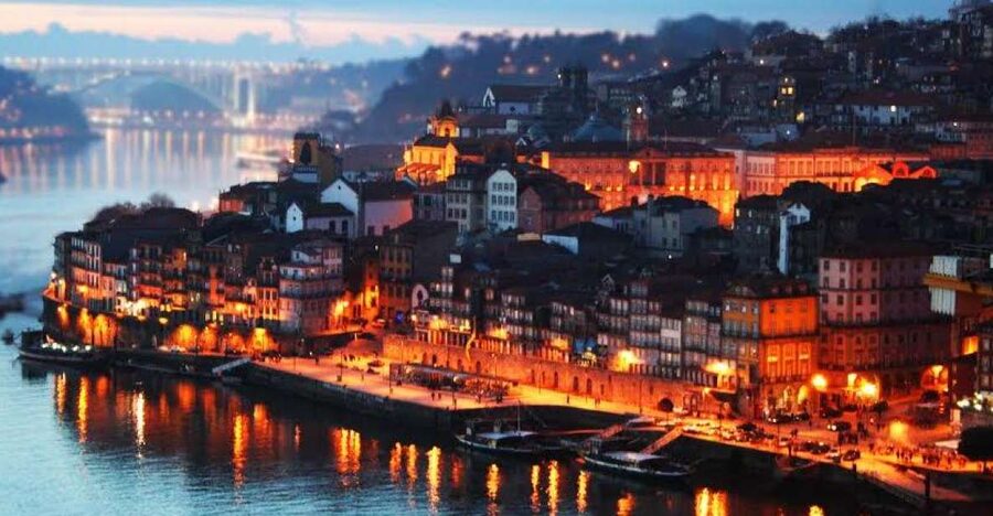 Porto: Half-Day Small Group City Tour with port wine tasting - A fast introduction to Porto’s old center