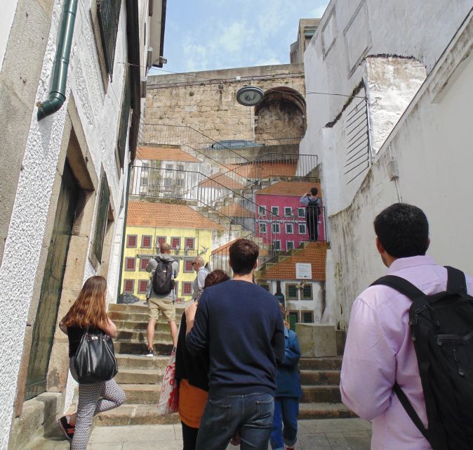 Porto: Half-Day Street Art Tour - The first 90 minutes: major works and local artists