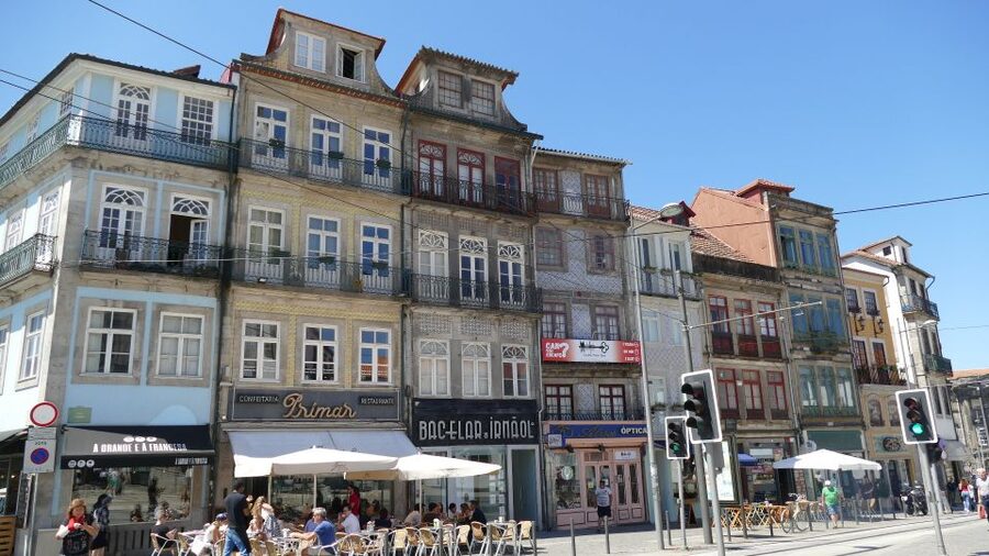 Porto Half-Day Tour and Wine Tasting - Walking Through Central Porto and Bolhão Market