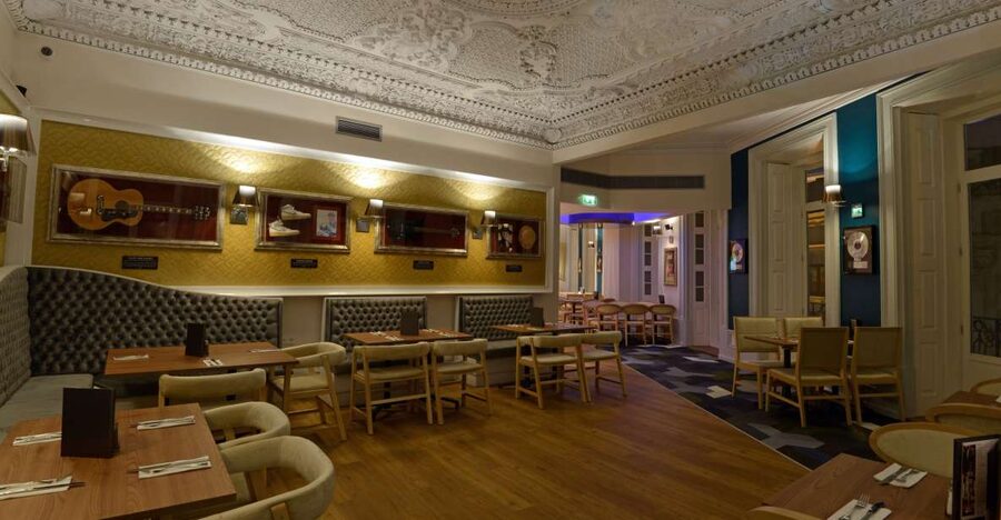 Porto: Hard Rock Cafe Skip-the-Line with Set Menu - Key points to know before booking